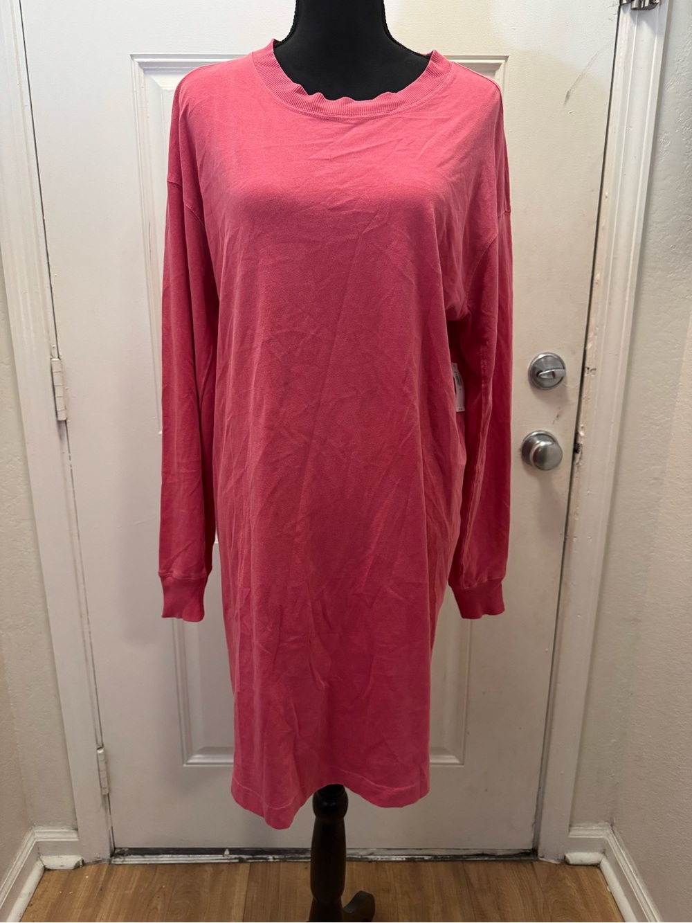 Old Navy Long Sleeve Crewneck Dress in Bright Pink 0553